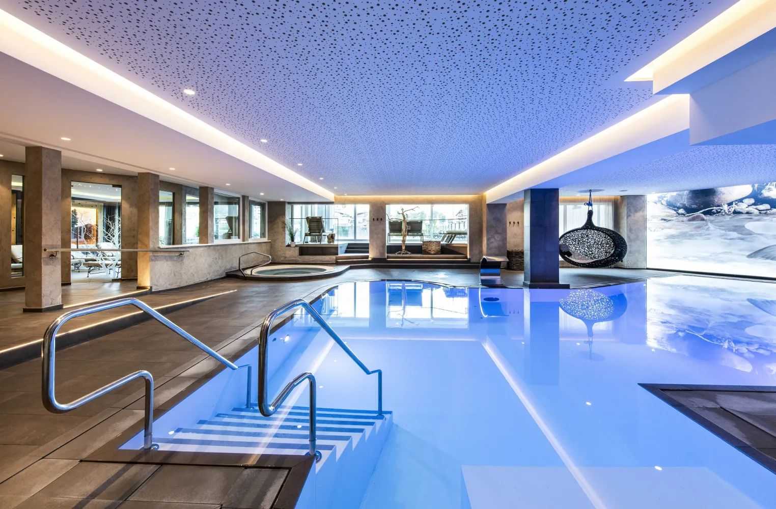 Postamsee Wellness Hallenbad