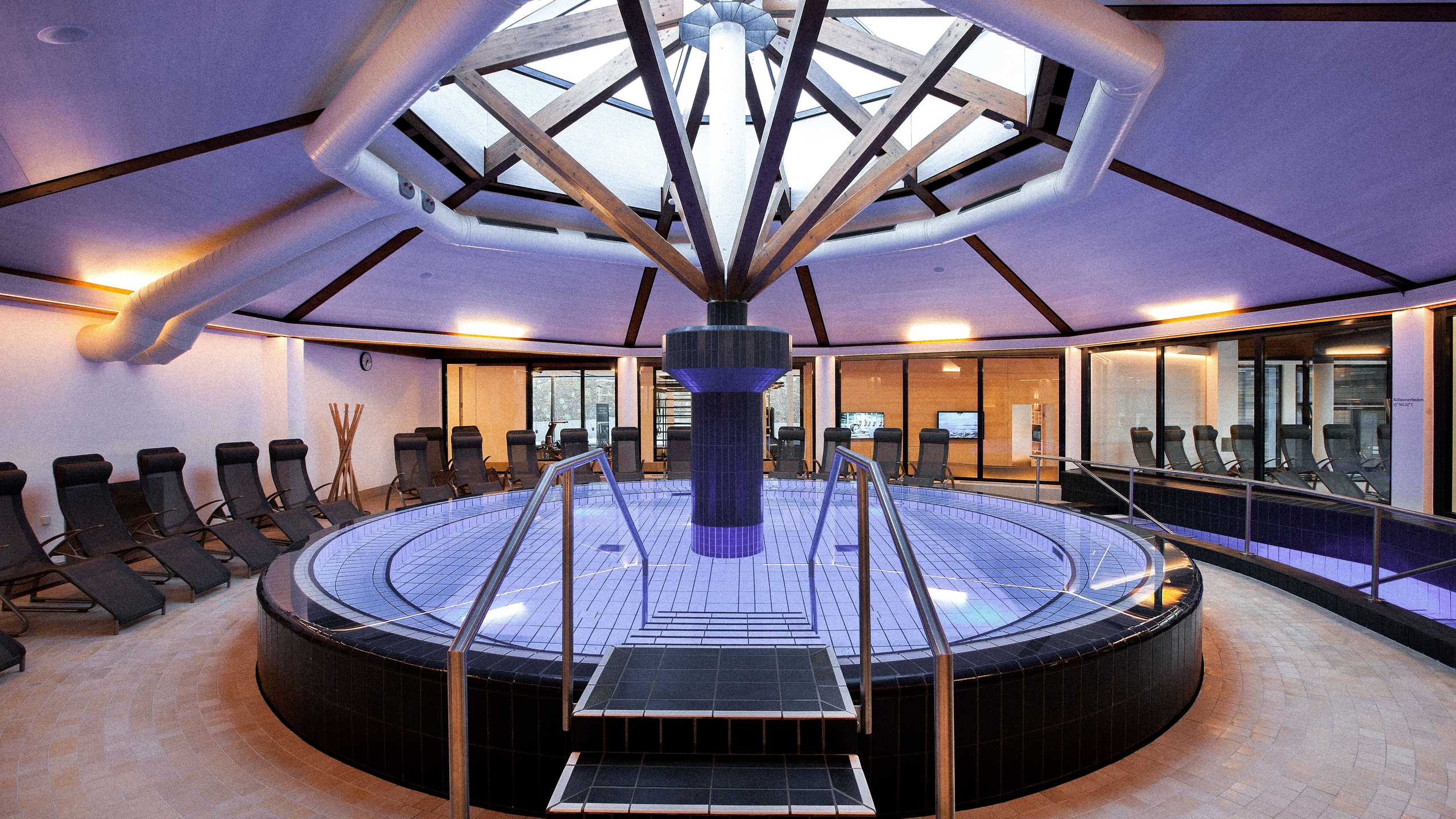 Heiltherme Wellness Hallenbad Urquelle2
