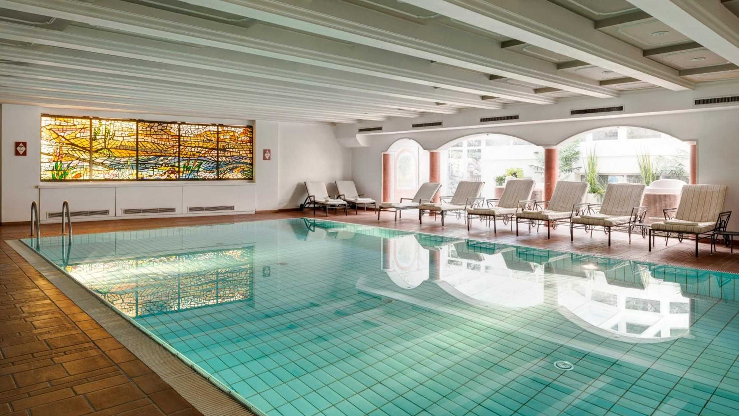 Rundegg Wellness Hallenbad3