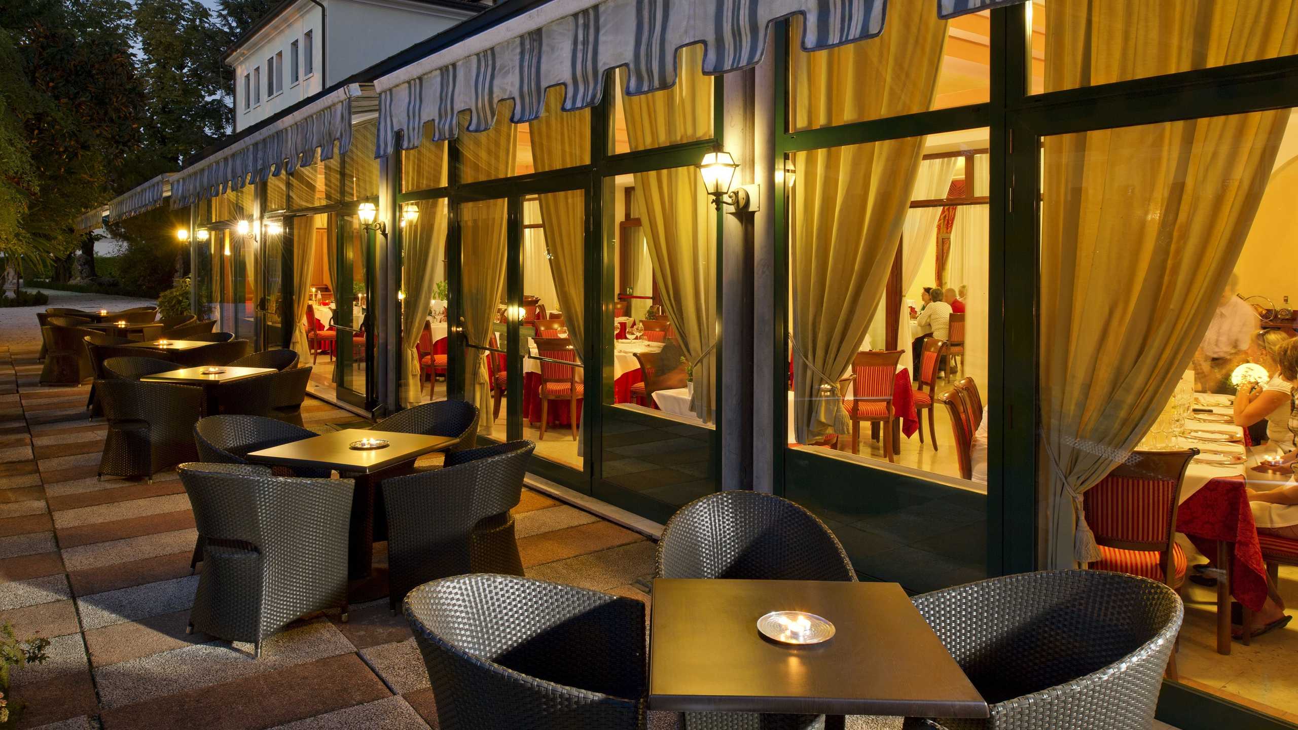 Bolognese Restaurant Terrasse