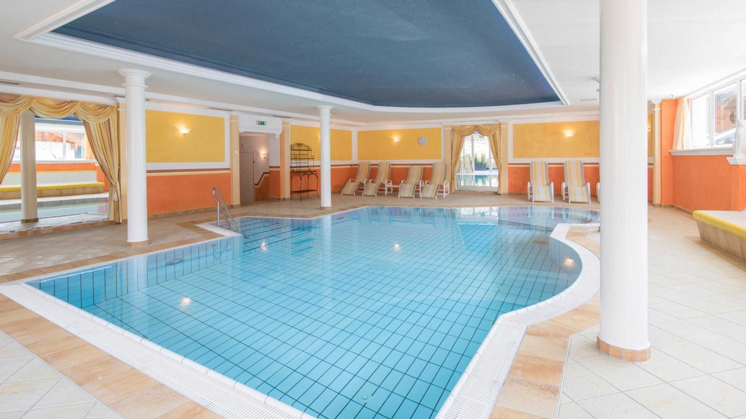 Alphof Wellness Hallenbad