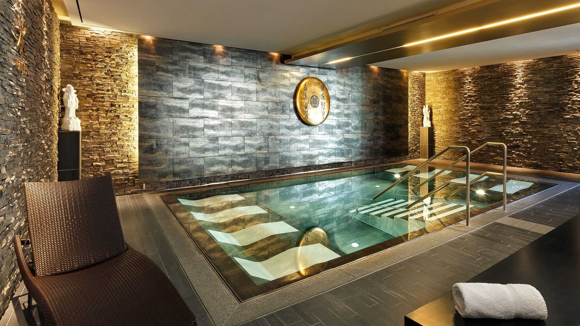 Asia Wellness Hallenbad