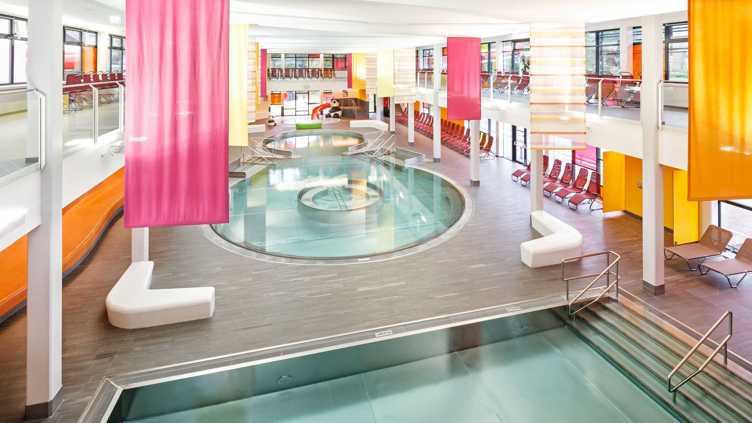 Asia Wellness Hallenbad4