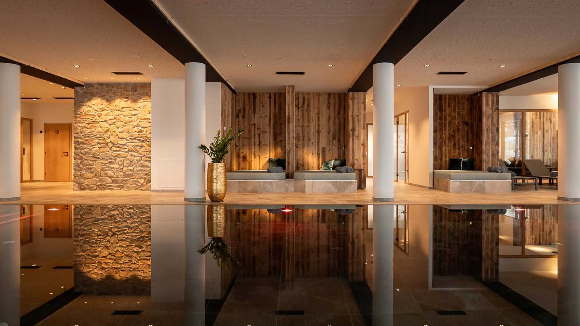 Adea Wellness Hallenbad