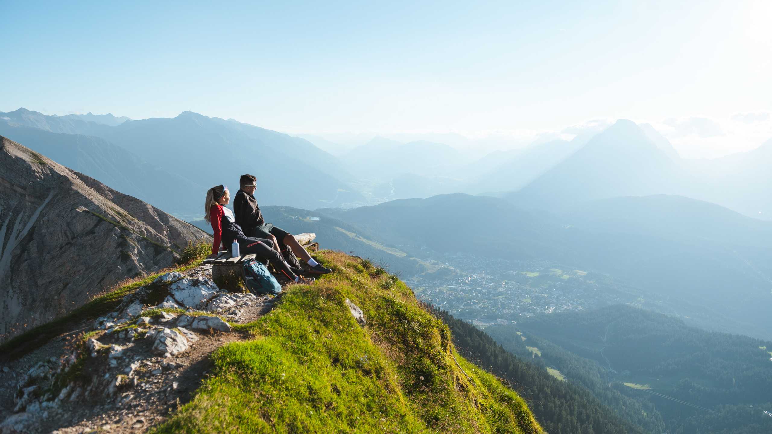 Seefeld Wanderer Auf Sonnenbank Auf Der Seefelder Spitze