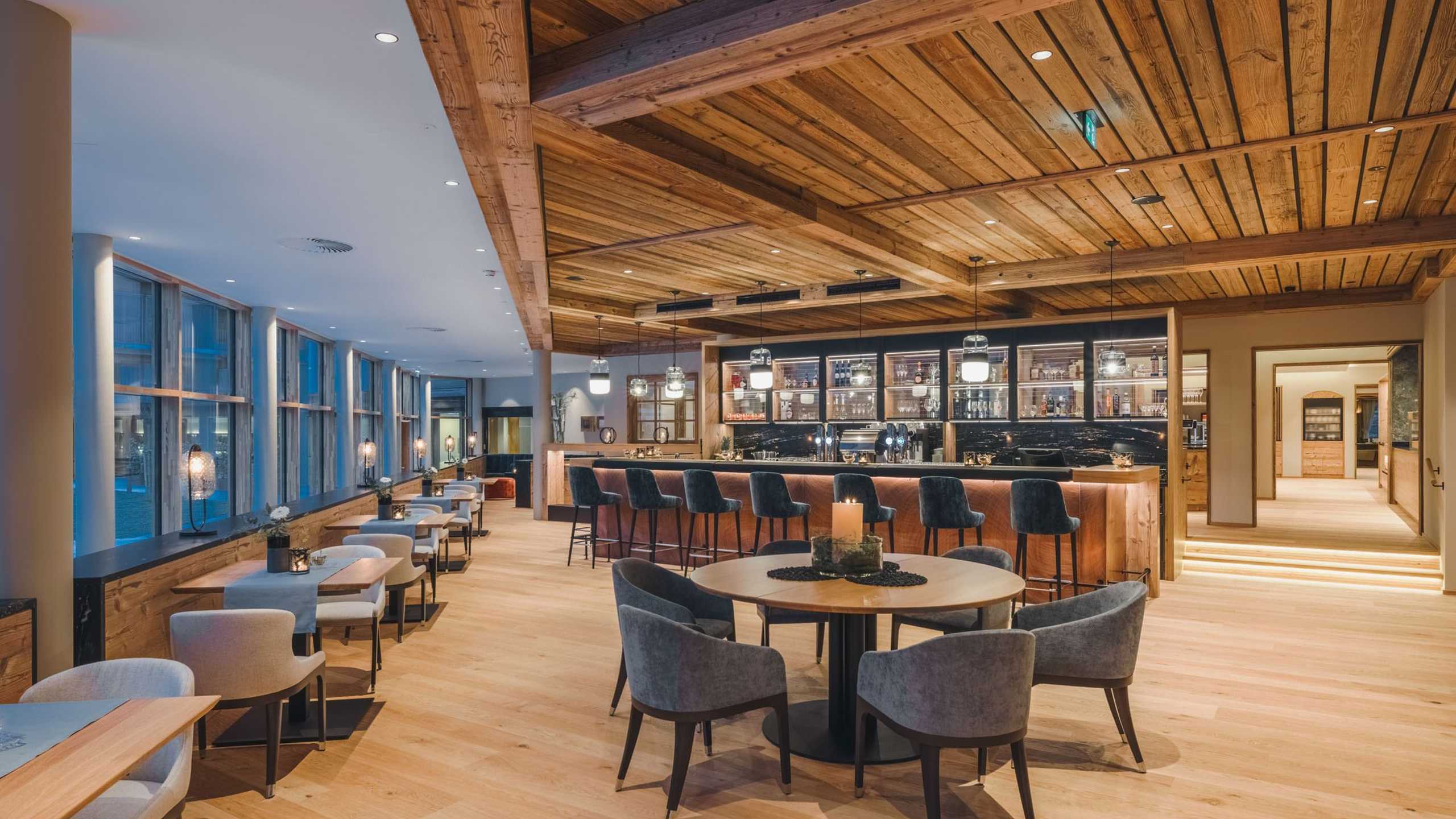 Alpenhotel Bar2