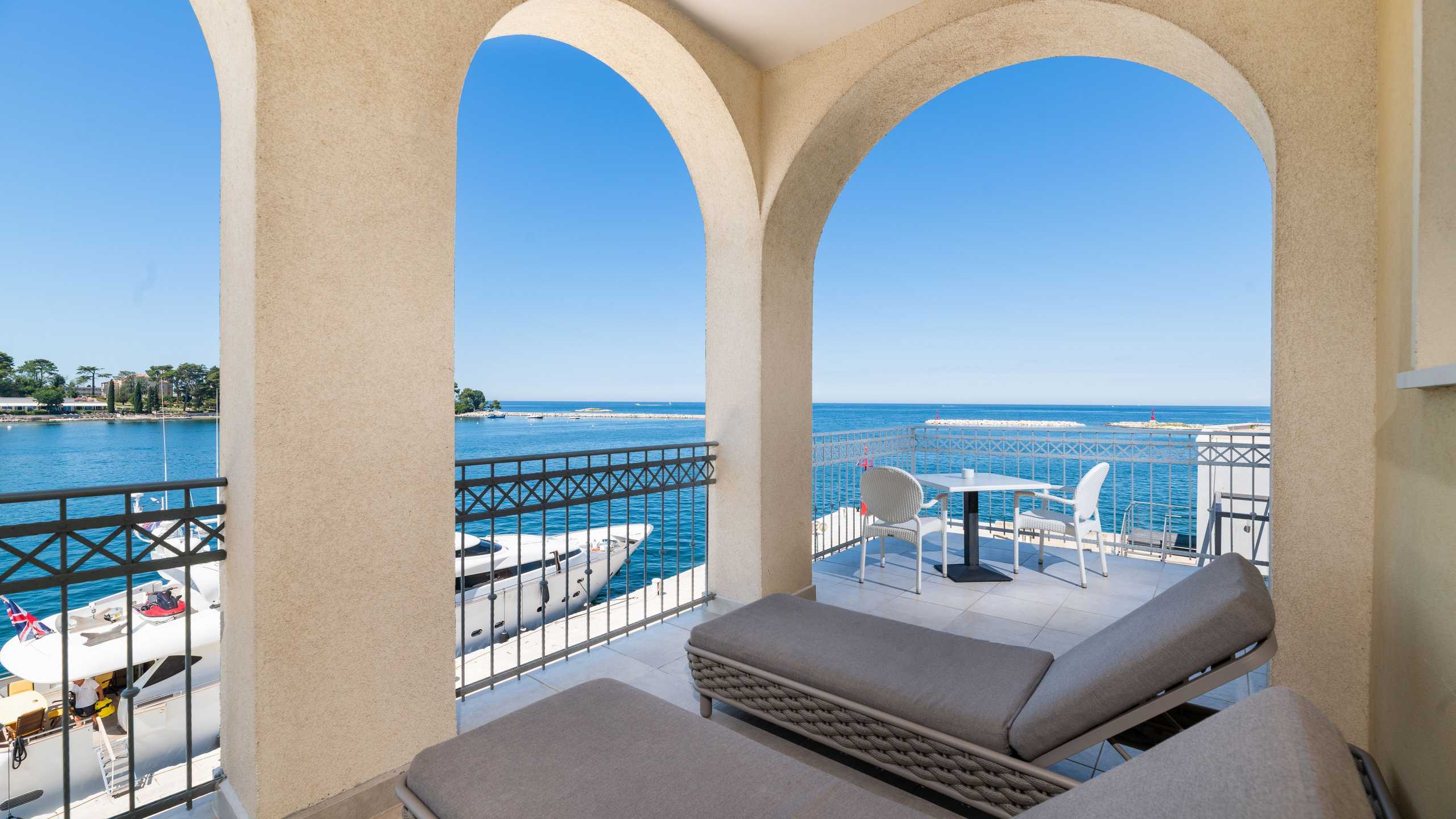 Porec Terrasse Liegen2