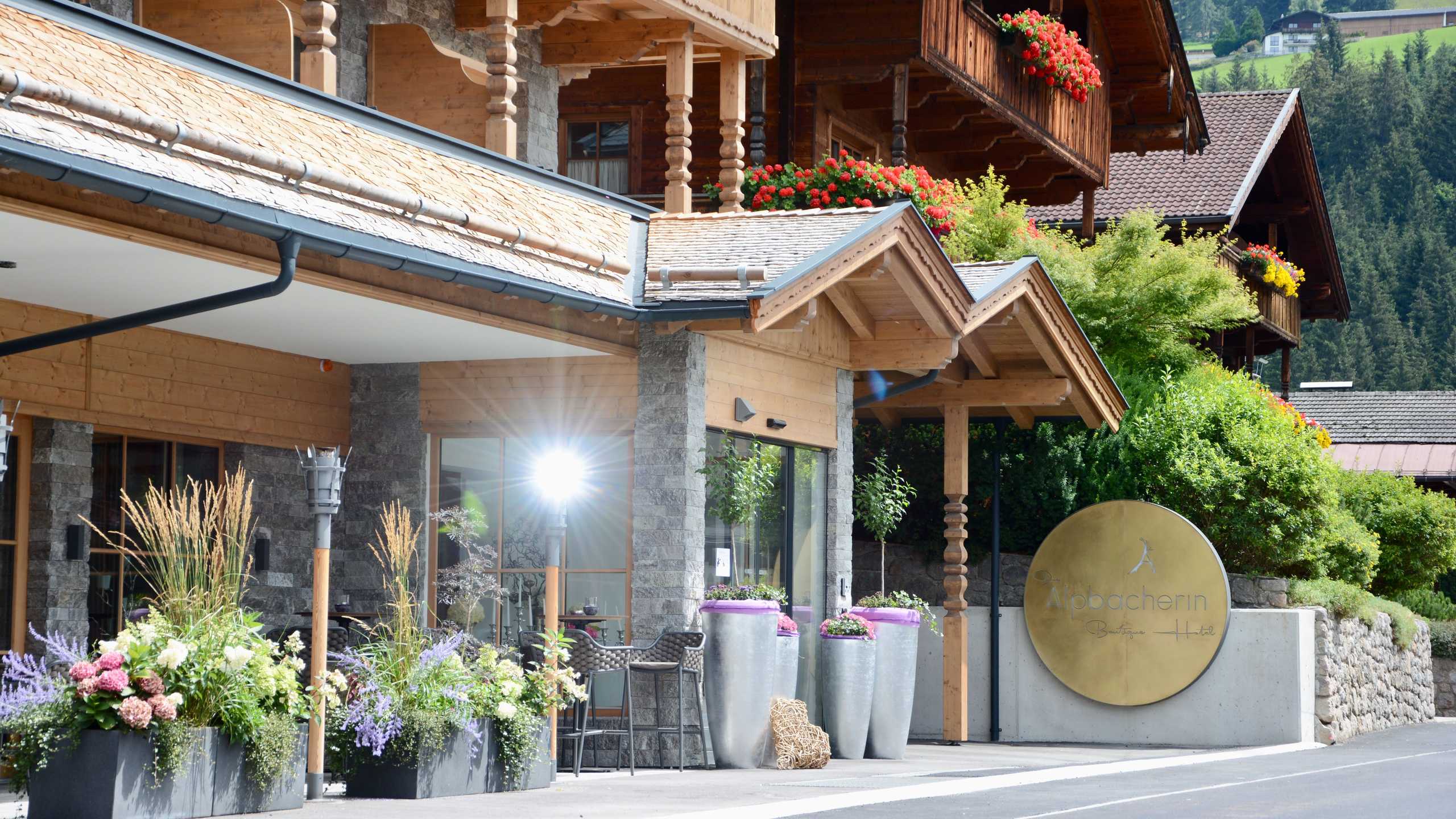 Alpbacherin Hotel Eingang