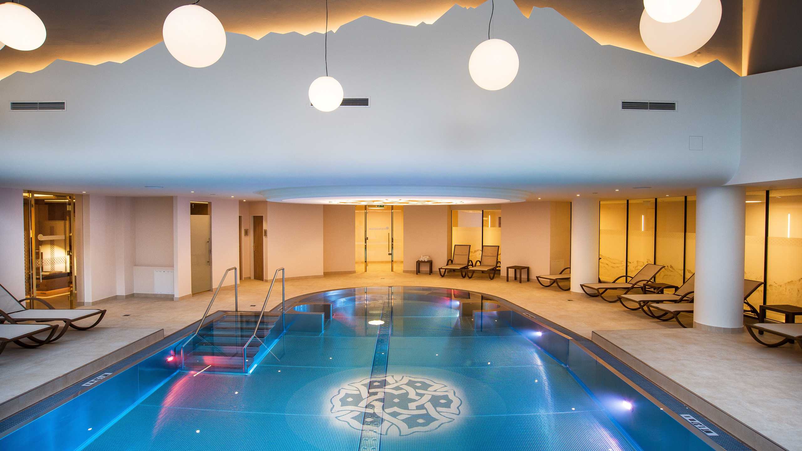 Norica Wellness Hallenbad2