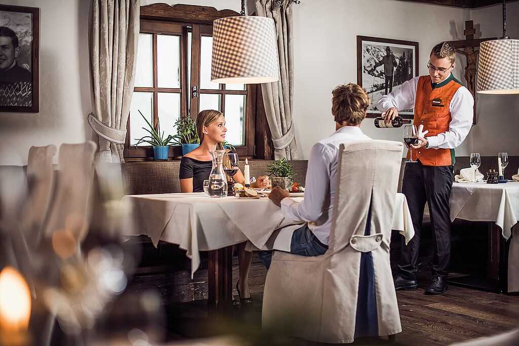 Uebergossene Restaurant Paar2