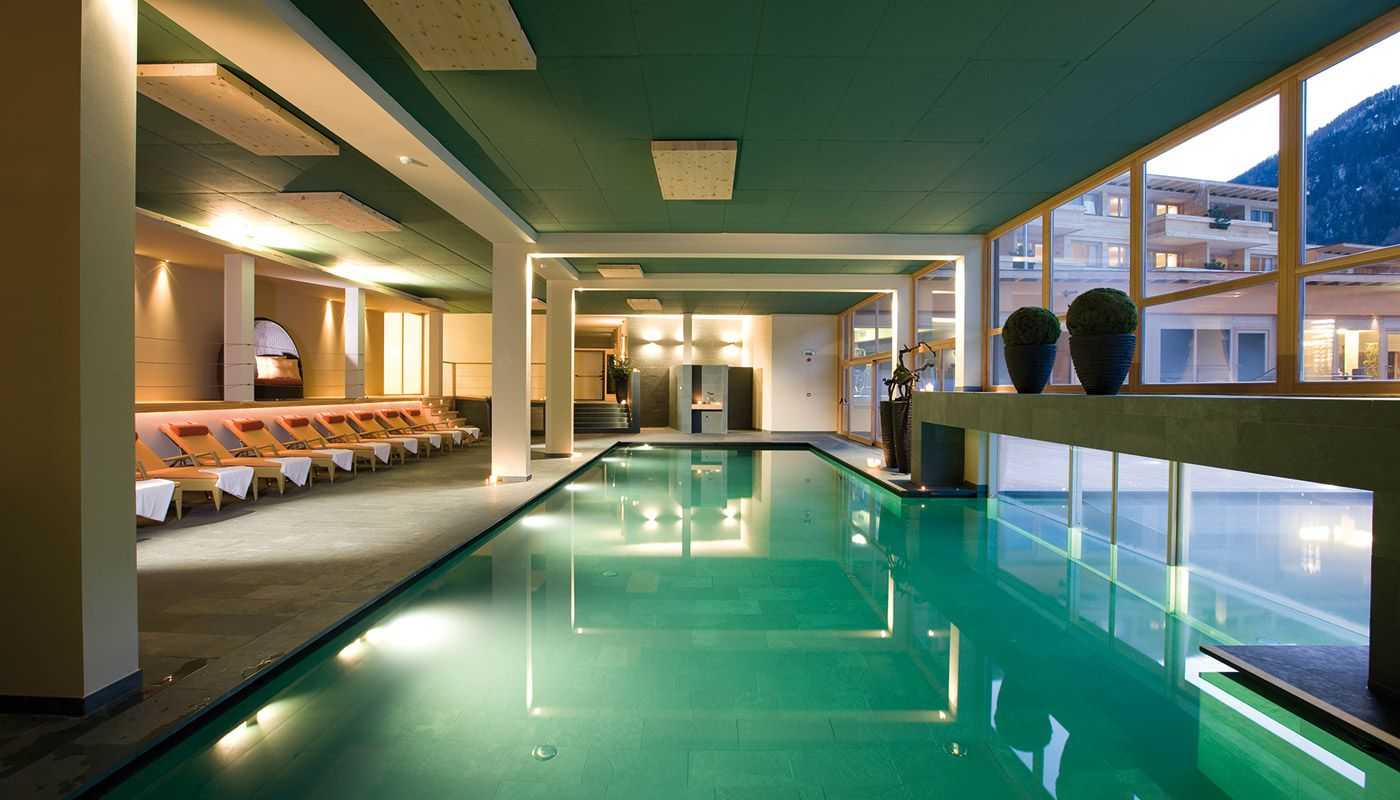 Arosea Wellness Hallenbad2