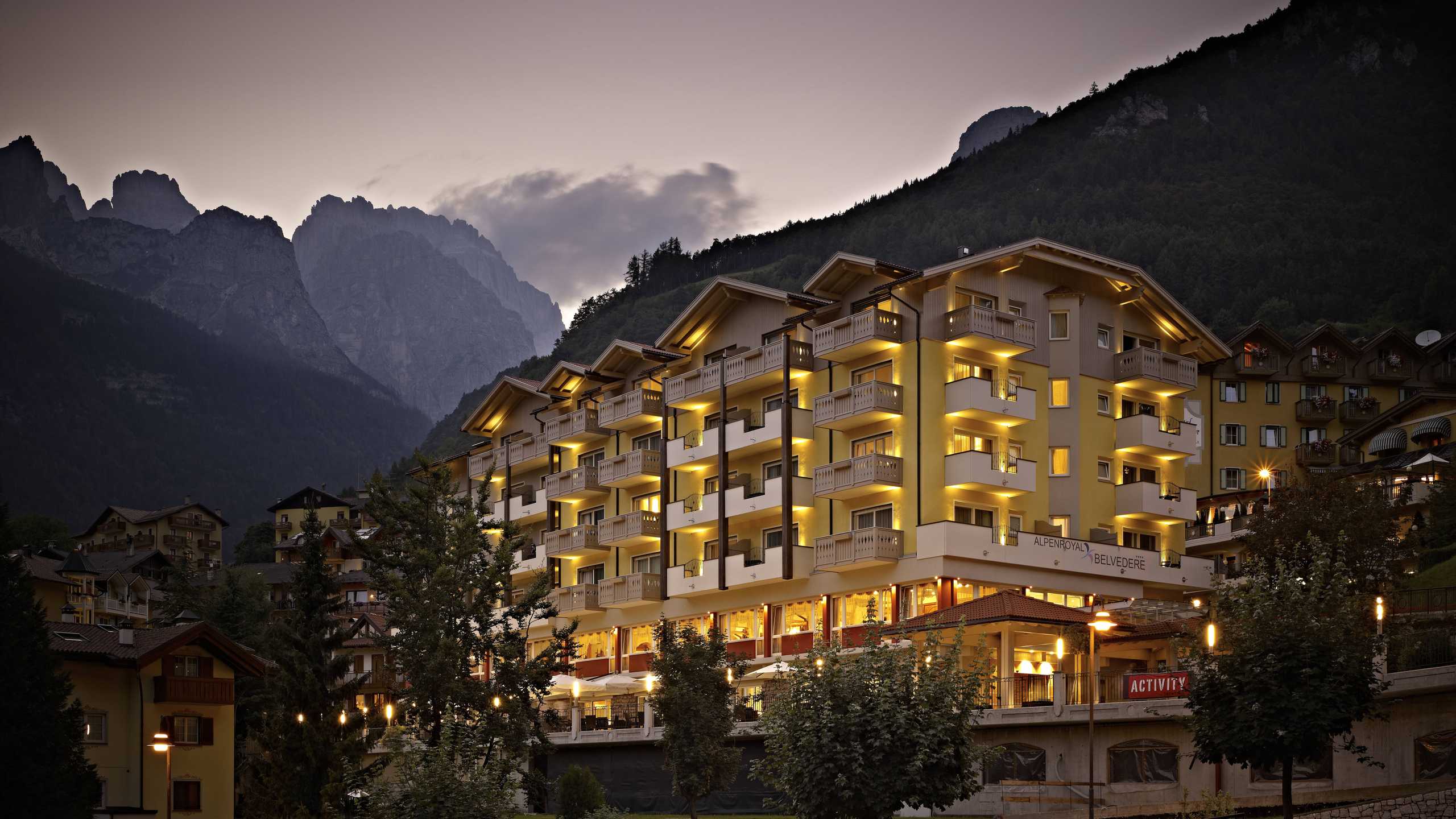 Belvedere Hotel Abend2