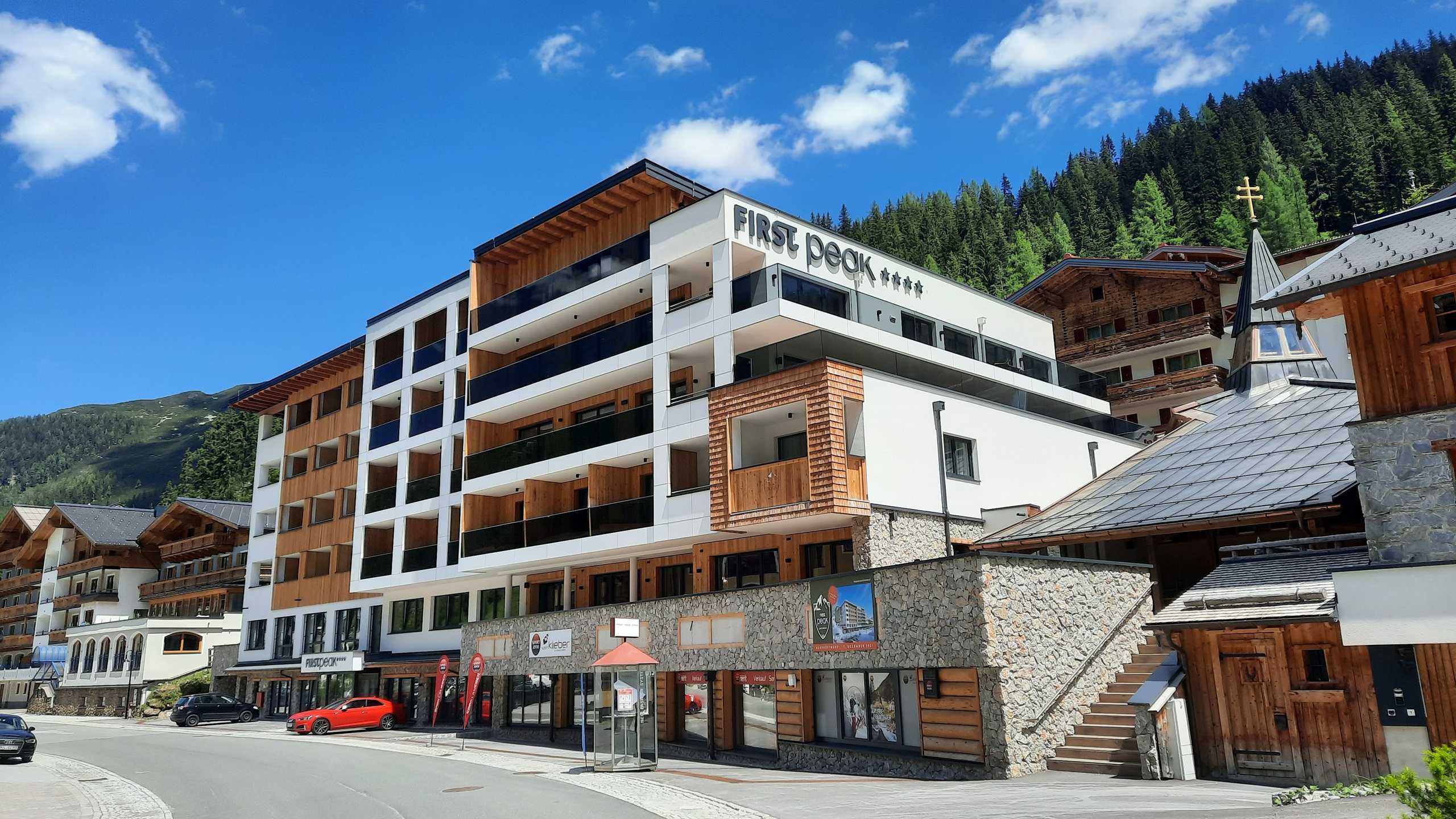 Firstpeak Hotel