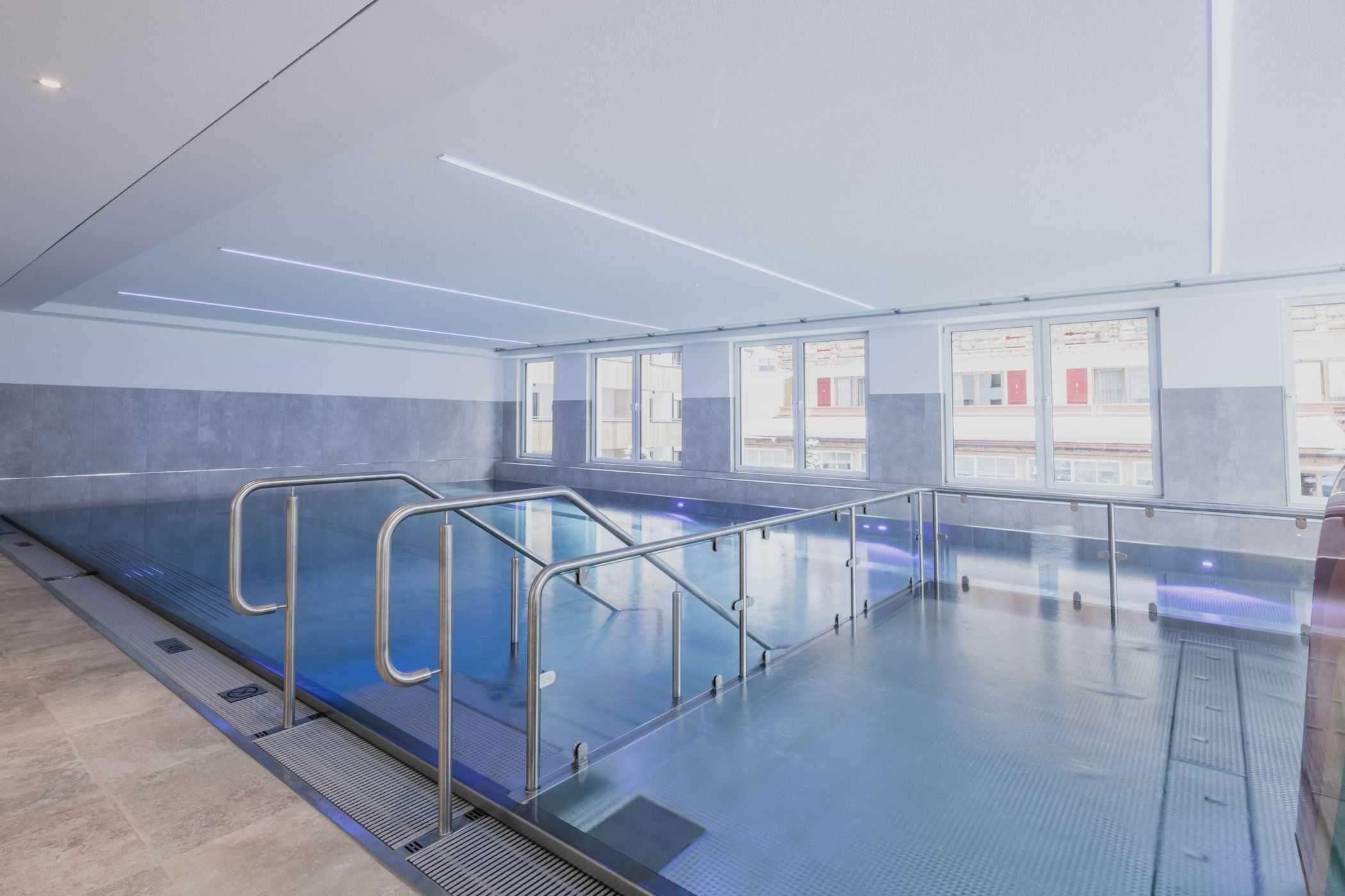 Firstpeak Wellness Hallenbad