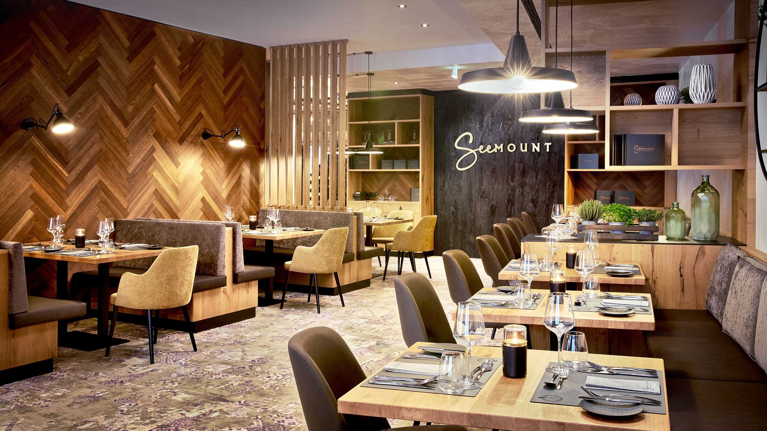 Seemount Restaurant2