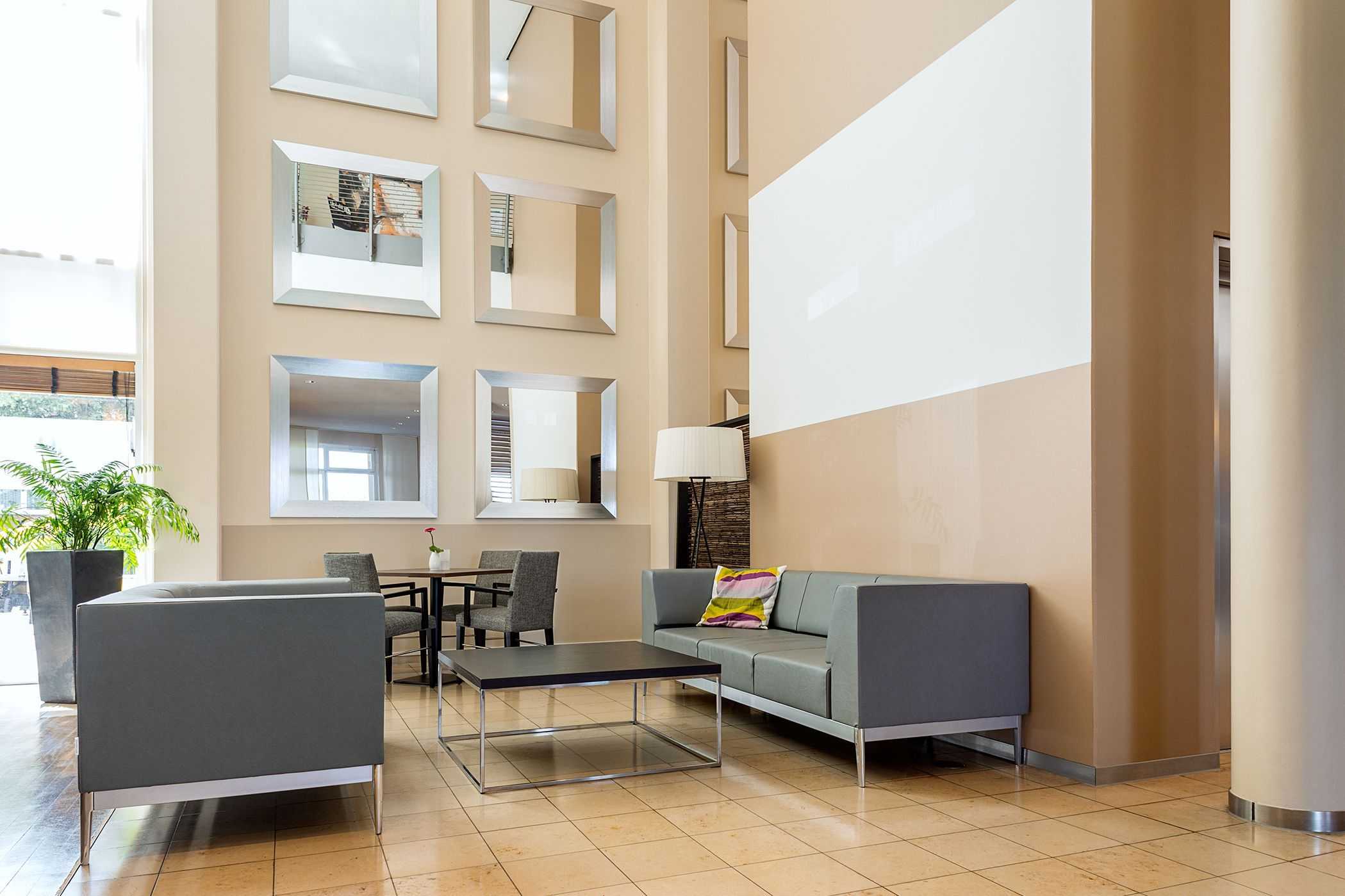 Nhhamburg Rennbahn Lobby2