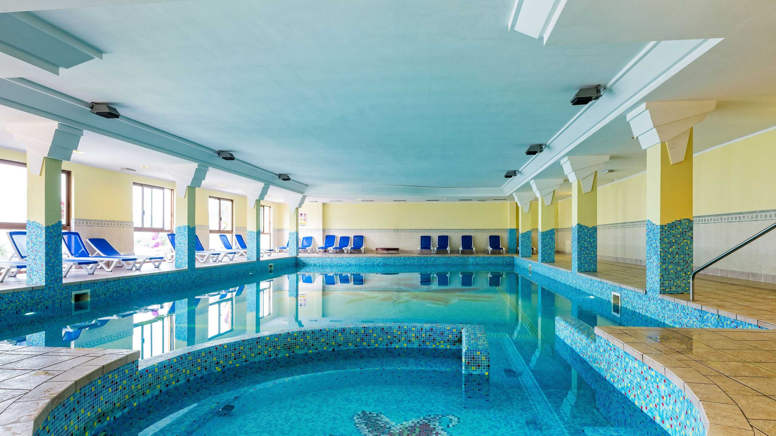 Pietro Wellness Hallenbad2