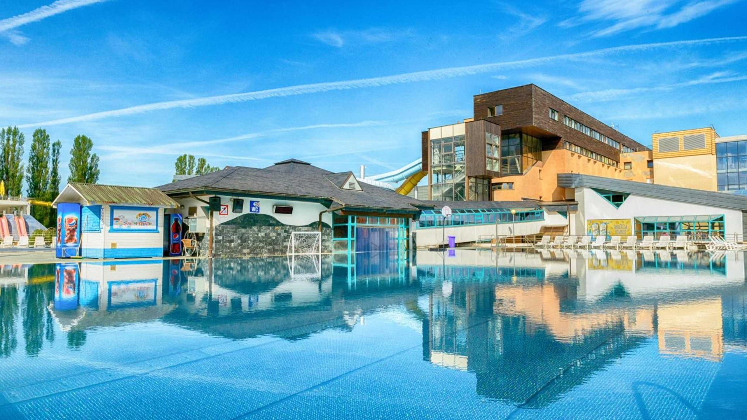 Aquacity Seasons Pool