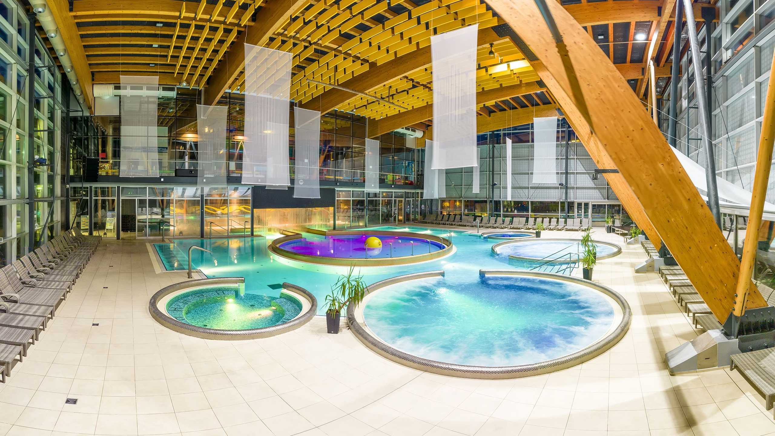 Aquacity Seasons Wellness Hallenbad4