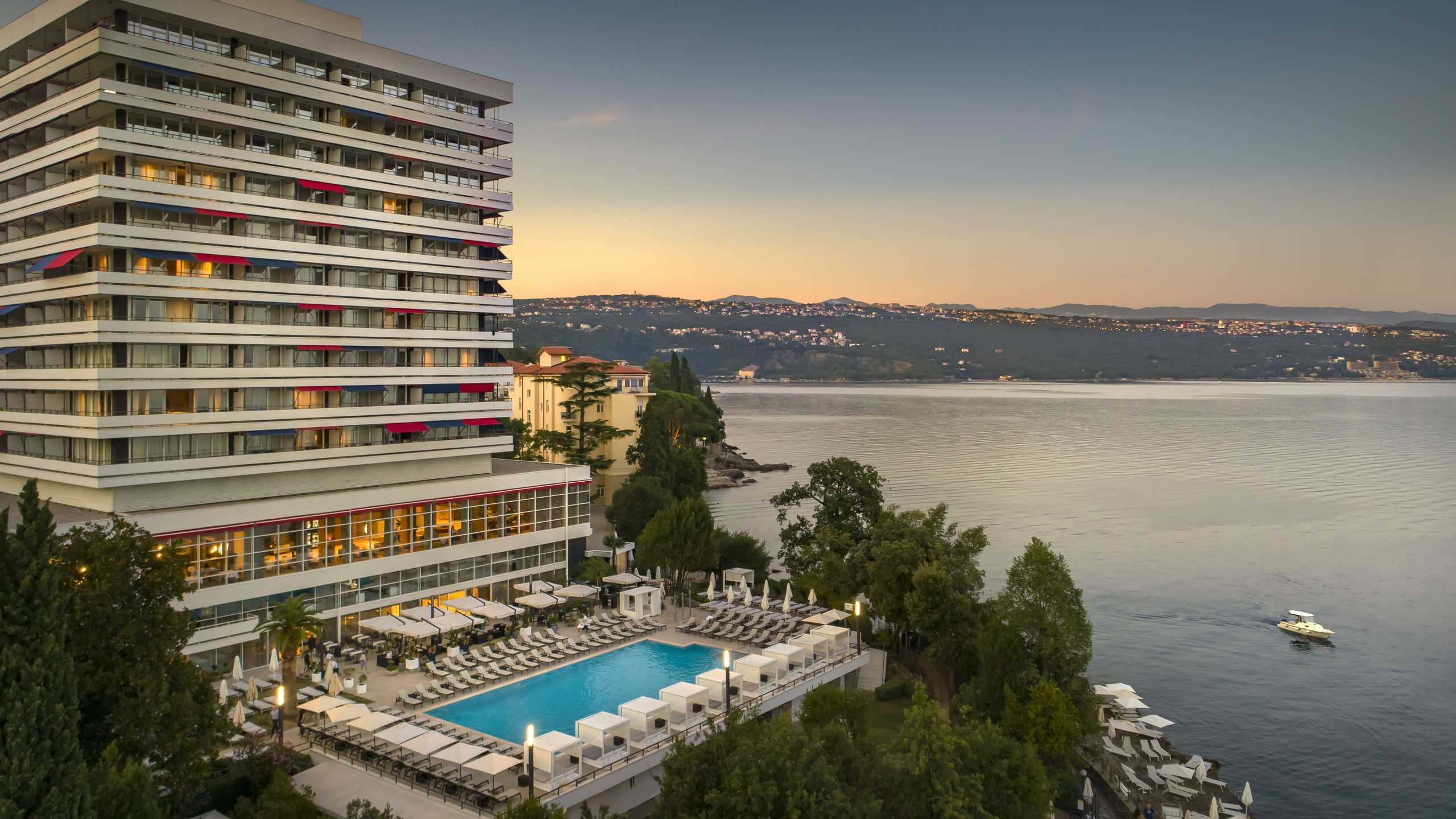 Ambasador Hotel