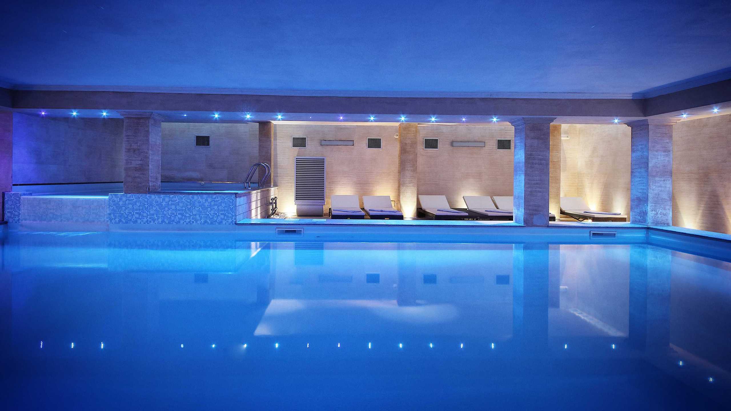 Splendid Wellness Hallenbad Abend