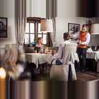 Uebergossene Restaurant Paar2