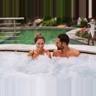 Kristina Wellness Whirlpool Paar
