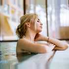 Auszeit Wellness Hallenbad Model