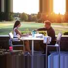 Heckenhof Restaurant Terrasse Paar2